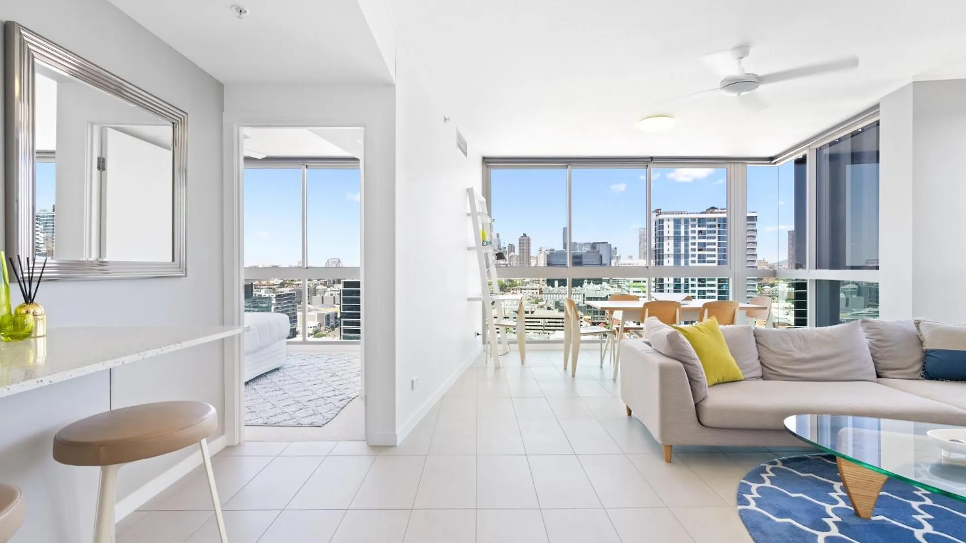 Elegant 2-Bed With Rooftop Dining & Fabulous Views 브리즈번 0*,