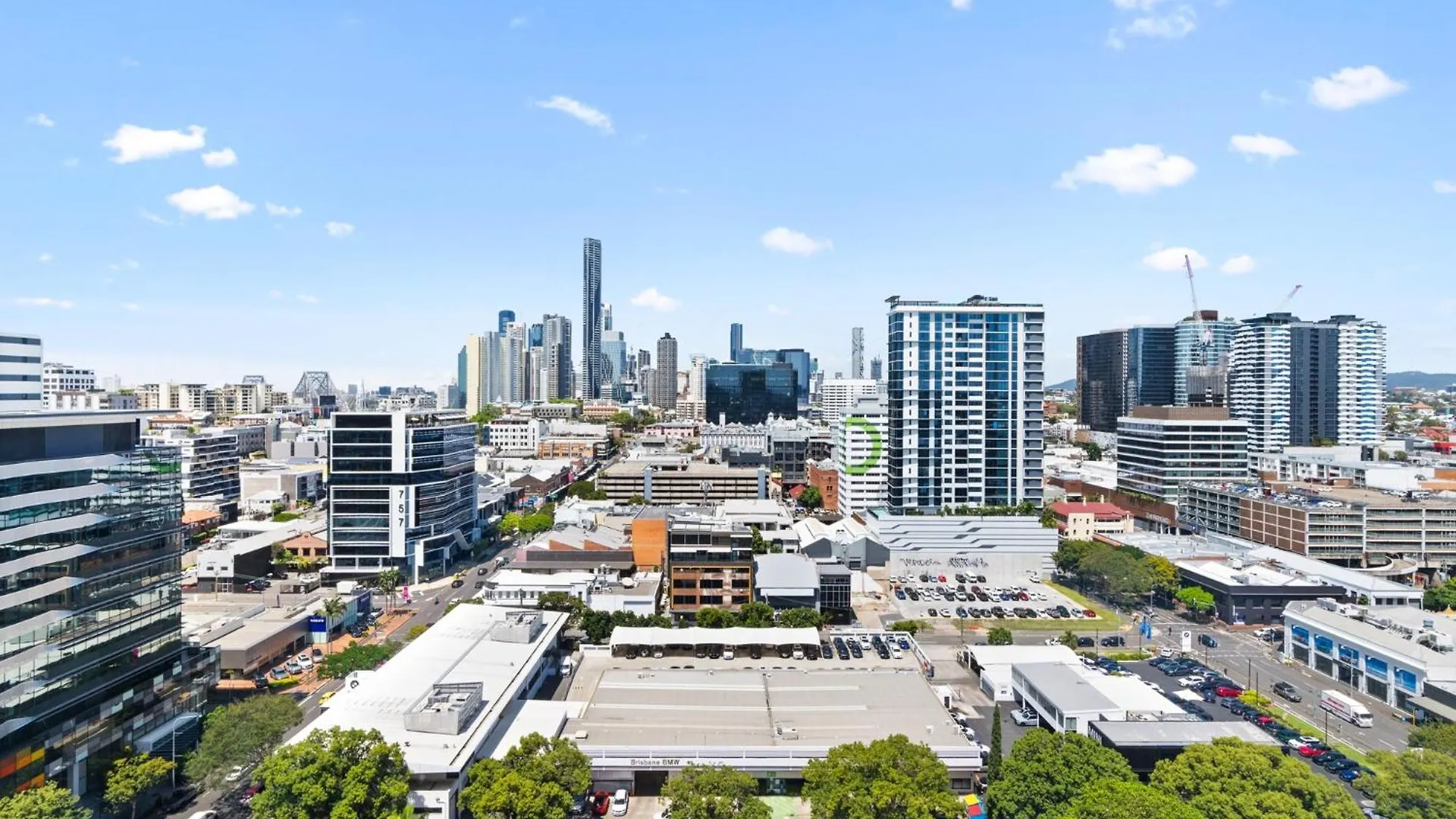 Elegant 2-Bed With Rooftop Dining & Fabulous Views 브리즈번