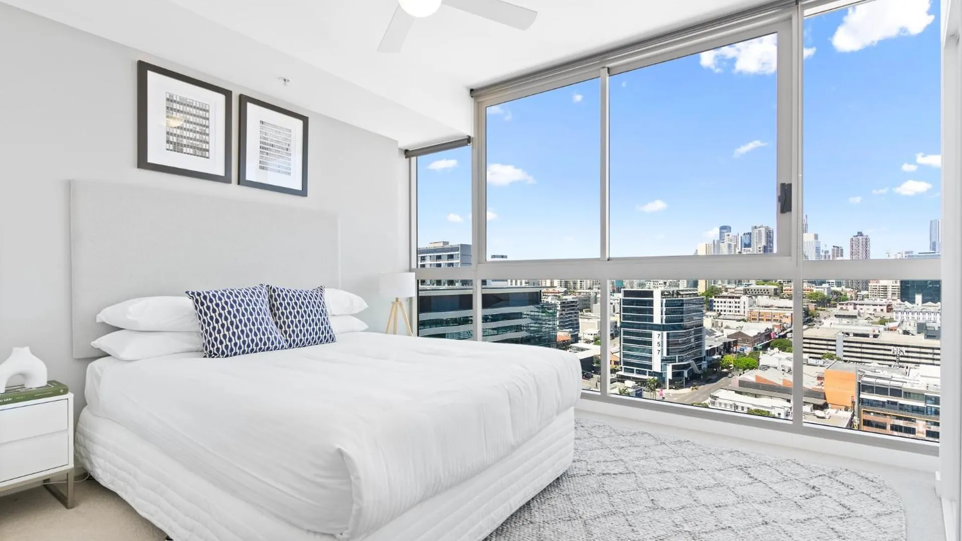 Elegant 2-Bed With Rooftop Dining & Fabulous Views 브리즈번 0*,